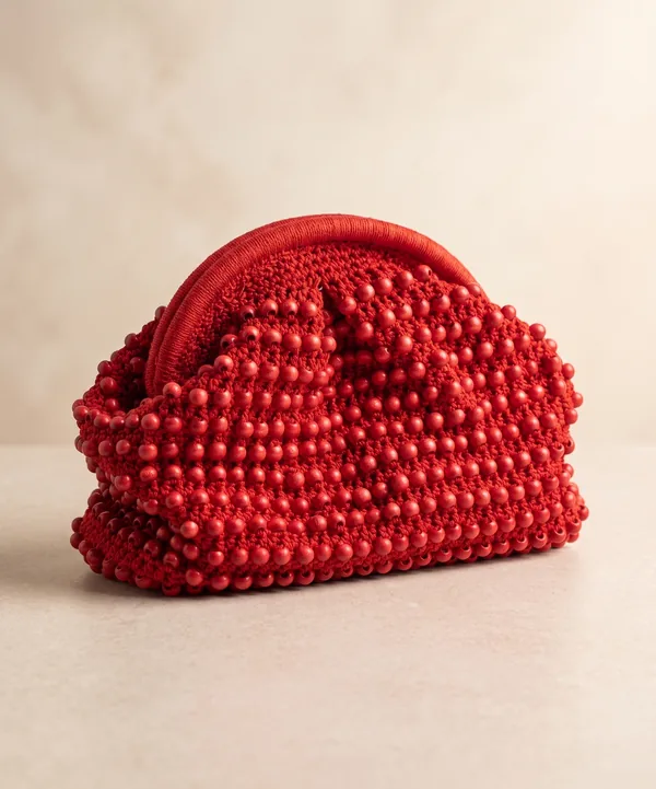 Kırmızı boncuk işlemeli el yapımı örgü clutch çanta