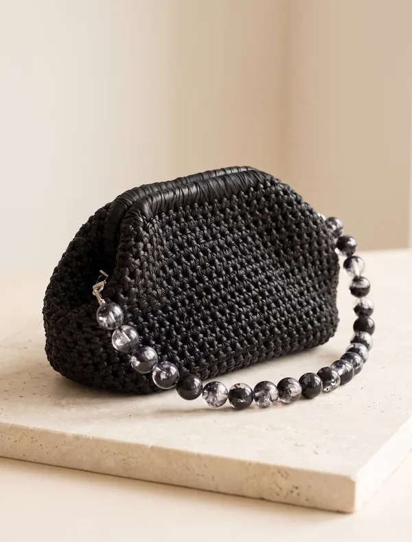 Siyah boncuk saplı el yapımı örgü clutch çanta